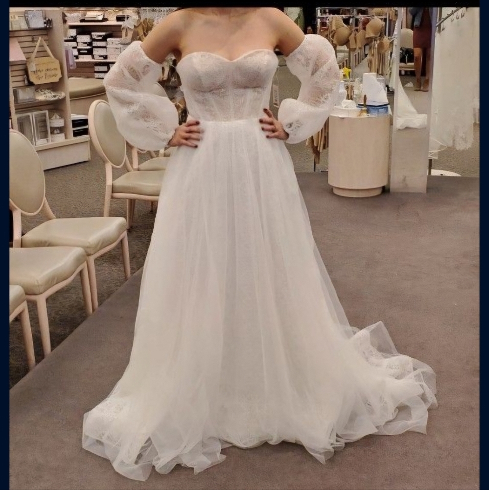 🤍WHITE by VERA WANG🤍White Dutch Lace Corset Wedding Dress